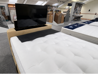 Sweet Dreams TV Bed Vision Chic Kingsize in Venice Apple
